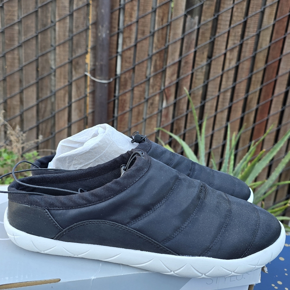 STYLUS Black and White Slip-On Loafers with Quilted Design Sz 11